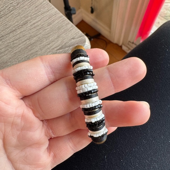 Black and White Beaded Bracelet - Picture 1 of 5